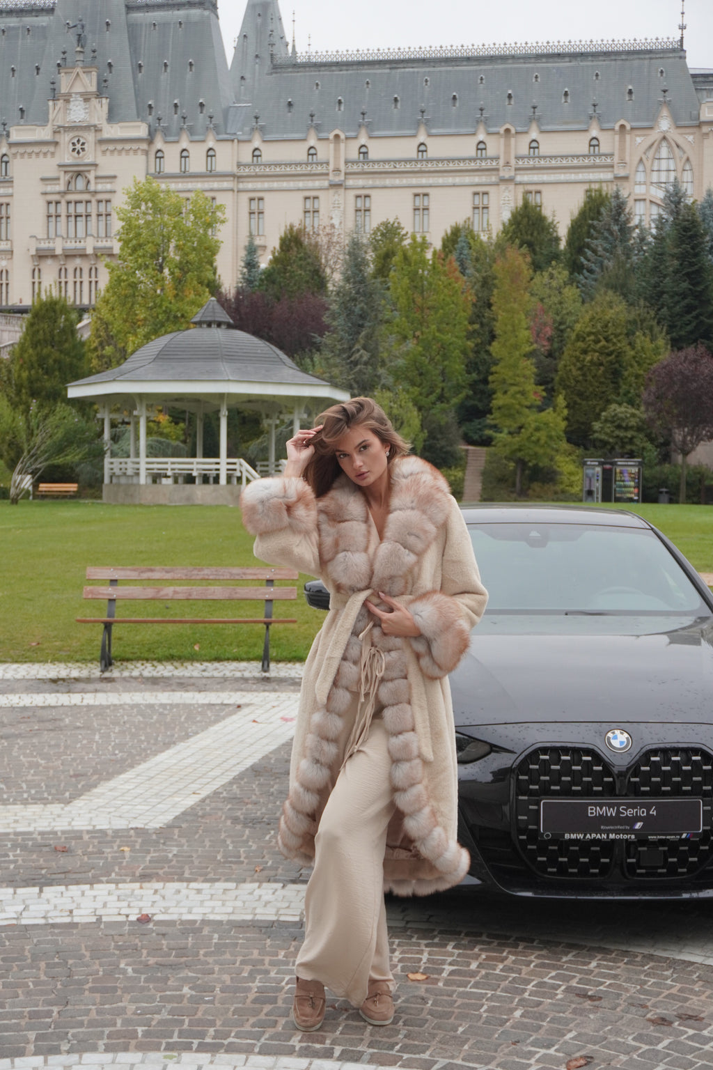 Lady beige alcantara