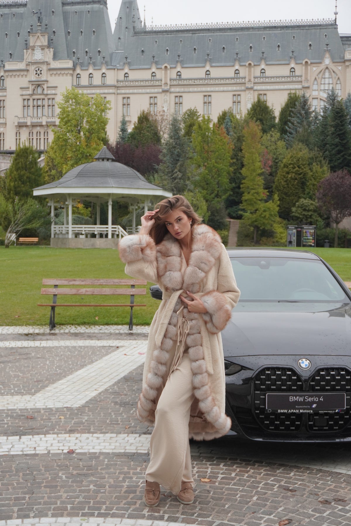 Lady beige alcantara